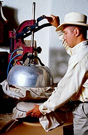 Sandbagging a Panama hat brim