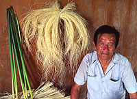 Montecristi Panama hat weaver